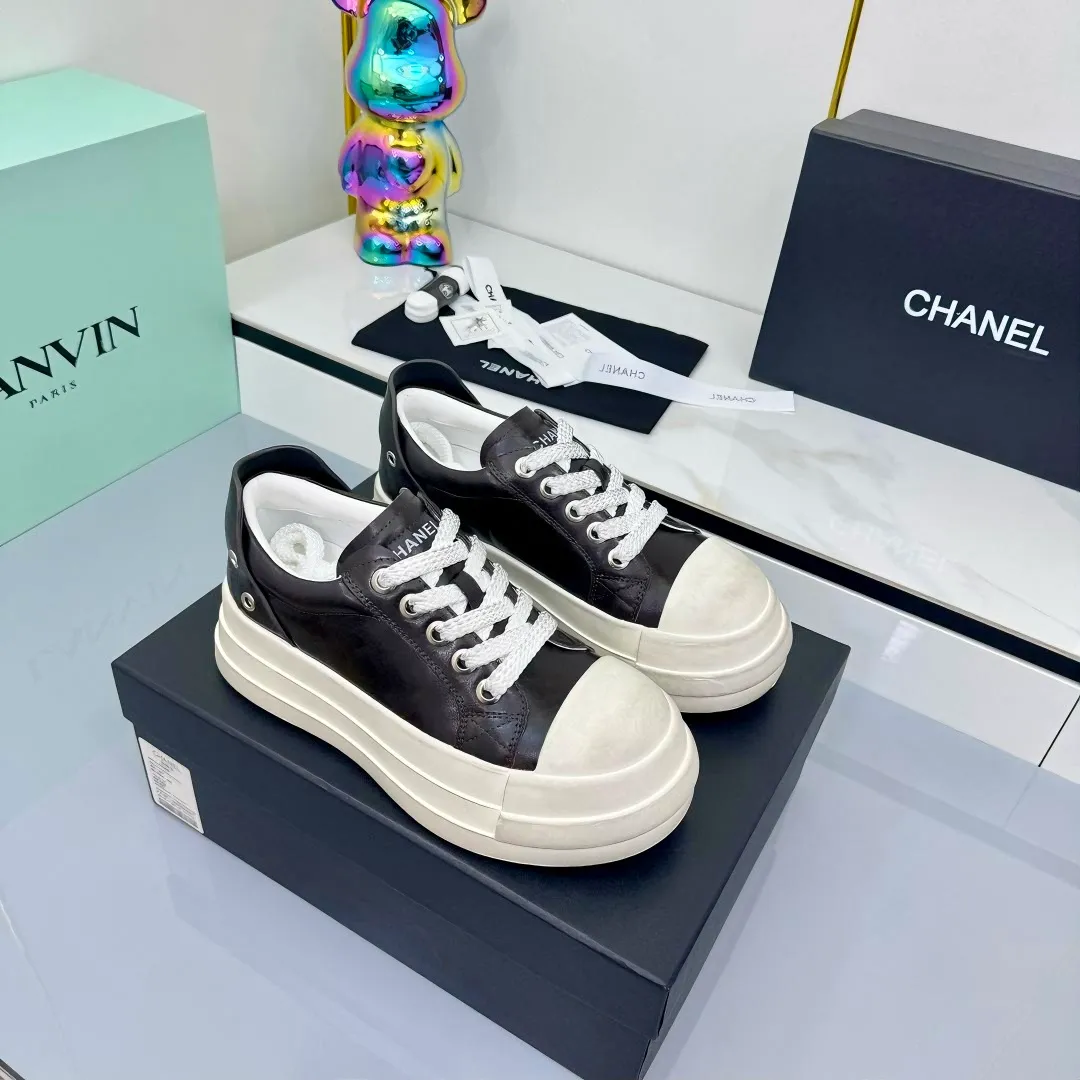 👟👟Ex-factory price 640👟👟 Chanel bread shoes, old style dirty shoes ~ original calfskin panda shoes Chanel 25C latest hot style panda black and white sports shoes casual sneakers Xiaoxiang hot style single product classic black and white panda color coco girls must pay Fabric: original custom mixed sheepskin lining: original imported breathable mesh lining outsole: Original molded rubber + TPU combination Size: Women's 35-41